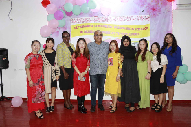 苏里南政府高度评价越南的突出发展成就 ảnh 3 苏里南政府高度评价越南的突出发展成就 ảnh 3