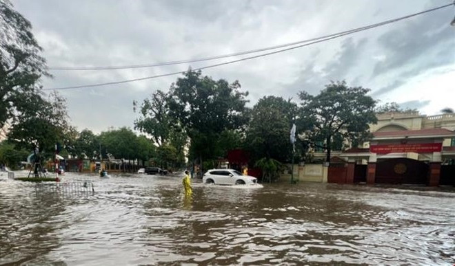 河内遭遇36年来最大暴雨后或将出现冰雹洪水 ảnh 1 河内遭遇36年来最大暴雨后或将出现冰雹洪水 ảnh 1