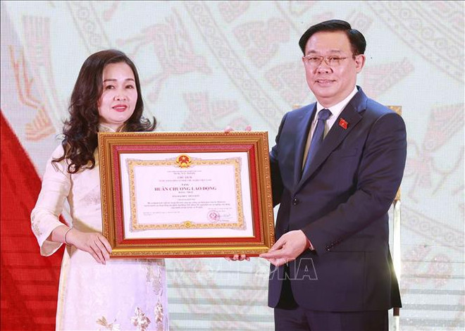 越南国会主席王廷惠出席《人民代表报》创刊35周年纪念典礼 ảnh 1 越南国会主席王廷惠出席《人民代表报》创刊35周年纪念典礼 ảnh 1