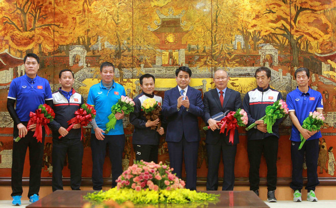 越南各省市举行仪式 欢迎各名U23球员回家 ảnh 1
