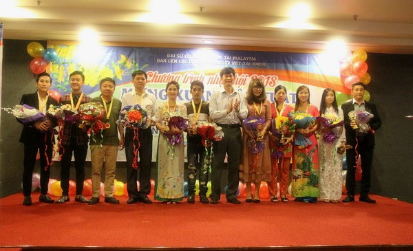 旅居德国和马来西亚越南人欢欢喜喜迎接2018戊戌年春节 ảnh 4 旅居德国和马来西亚越南人欢欢喜喜迎接2018戊戌年春节 ảnh 4