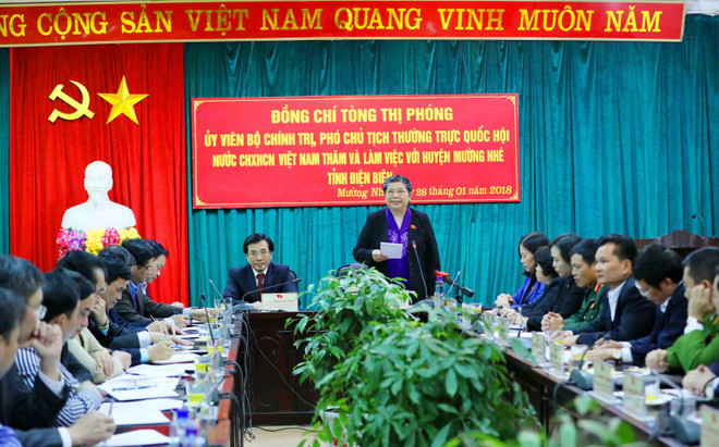 国会副主席丛氏放看望慰问奠边省人民和边防屯干部战士 ảnh 1 国会副主席丛氏放看望慰问奠边省人民和边防屯干部战士 ảnh 1