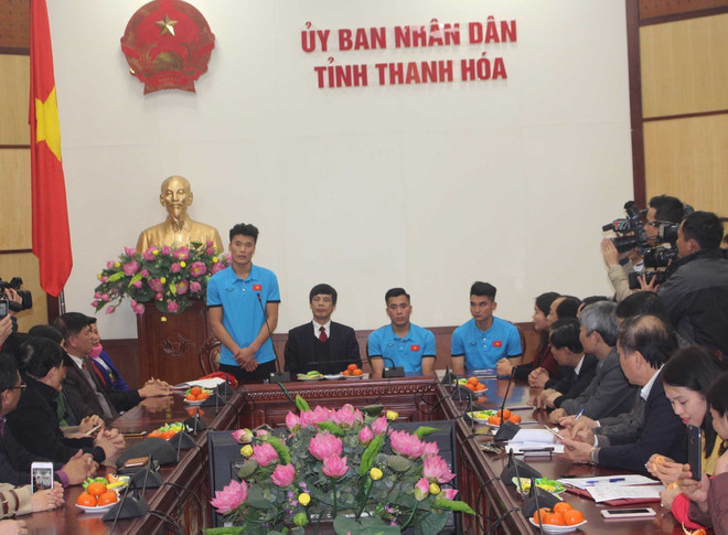 越南各省市举行仪式 欢迎各名U23球员回家 ảnh 3