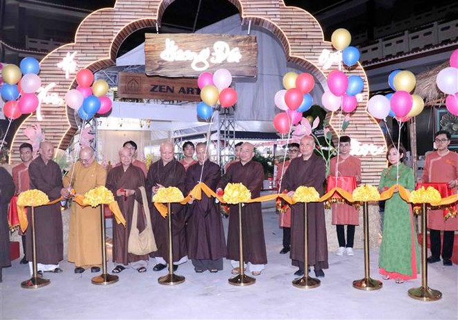 “大地之香”佛教文化展销会:保护和弘扬传统文化价值 ảnh 1 “大地之香”佛教文化展销会:保护和弘扬传统文化价值 ảnh 1