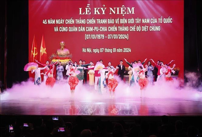 西南边境保卫战胜利和越柬携手推翻种族灭绝政权45周年纪念活动在河内举行 ảnh 2