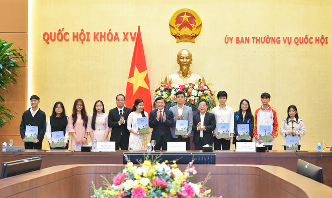 为优秀贫困大学生迎难而上 为国家建设贡献力量创造便利条件 ảnh 1 为优秀贫困大学生迎难而上 为国家建设贡献力量创造便利条件 ảnh 1