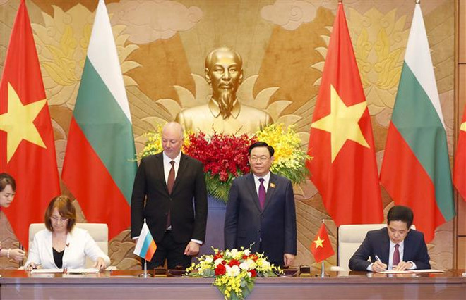 越南国会主席王廷惠与保加利亚议会议长耶利亚兹科夫举行会谈 ảnh 3 越南国会主席王廷惠与保加利亚议会议长耶利亚兹科夫举行会谈 ảnh 3