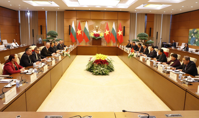 越南国会主席王廷惠与保加利亚议会议长耶利亚兹科夫举行会谈 ảnh 2 越南国会主席王廷惠与保加利亚议会议长耶利亚兹科夫举行会谈 ảnh 2