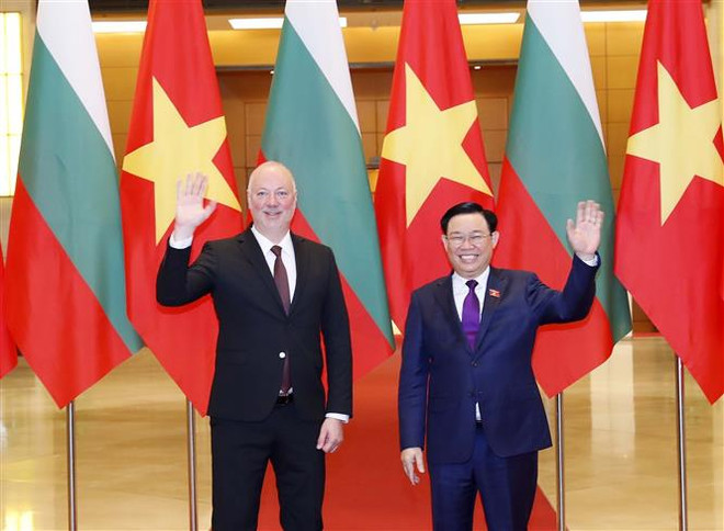 越南国会主席王廷惠与保加利亚议会议长耶利亚兹科夫举行会谈 ảnh 1 越南国会主席王廷惠与保加利亚议会议长耶利亚兹科夫举行会谈 ảnh 1