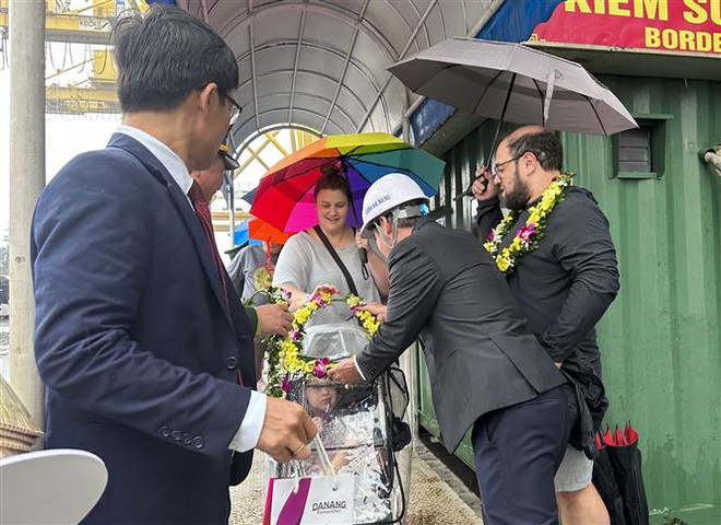 2024年新年三天假期越南各地接待游客人数较去年同期明显增长 ảnh 2