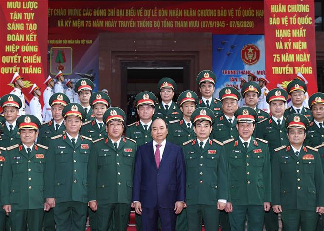 政府总理阮春福:努力推动越南军事艺术和科学发展到新水平 ảnh 2 政府总理阮春福:努力推动越南军事艺术和科学发展到新水平 ảnh 2