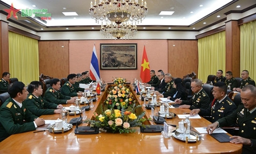 越南人民军副总参谋长与泰国皇家陆军总司令举行会谈 ảnh 1 越南人民军副总参谋长与泰国皇家陆军总司令举行会谈 ảnh 1