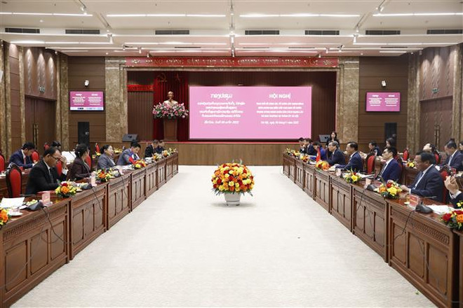 越南与老挝加强党建工作经验交流 ảnh 1