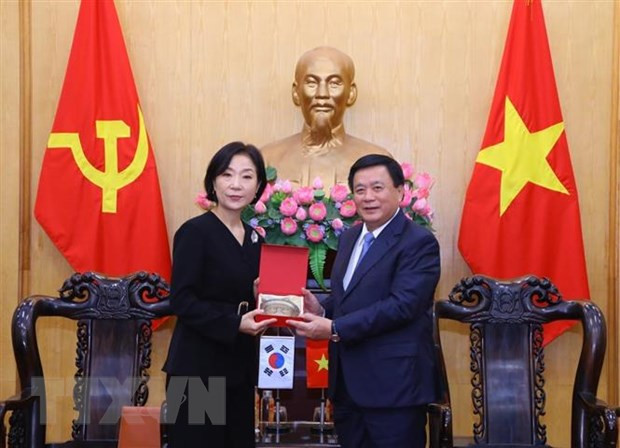 进一步加强越韩两国在管理人员和领导干部培训中的合作 ảnh 1 进一步加强越韩两国在管理人员和领导干部培训中的合作 ảnh 1