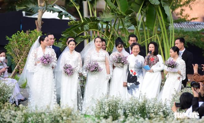 防控新冠肺炎疫情一线20对医务工作人员共同举办特别婚礼 ảnh 1 防控新冠肺炎疫情一线20对医务工作人员共同举办特别婚礼 ảnh 1