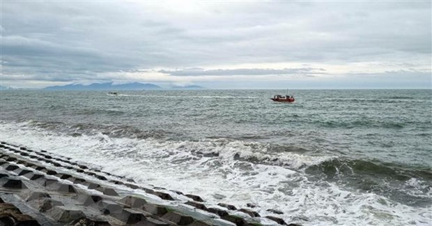 国家主席阮春福向广南省快艇翻沉事故遇难者家属表示慰问 ảnh 1 国家主席阮春福向广南省快艇翻沉事故遇难者家属表示慰问 ảnh 1