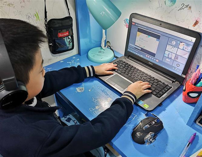 河内市新增新冠肺炎确诊病例突破1.1万 疫情3级地区的学校重新开展线上学习 ảnh 2 河内市新增新冠肺炎确诊病例突破1.1万 疫情3级地区的学校重新开展线上学习 ảnh 2