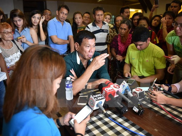 菲总统声称向菲共提供四个内阁职位 ảnh 1 菲总统声称向菲共提供四个内阁职位 ảnh 1