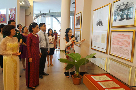 越南第十四届国会和各级人民议会代表选举专题展览会在多地举行 ảnh 1