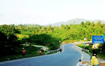 亚行向连接缅甸仰光市和越南岘港市的道路建设项目提供贷款 ảnh 1