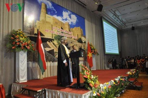 阿曼驻越南大使馆举行国庆招待会 ảnh 1