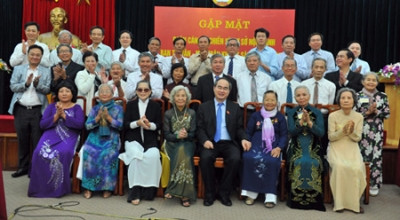 阮善仁同志会见原知识分子运动与阵线工作部代表团 ảnh 1 阮善仁同志会见原知识分子运动与阵线工作部代表团 ảnh 1