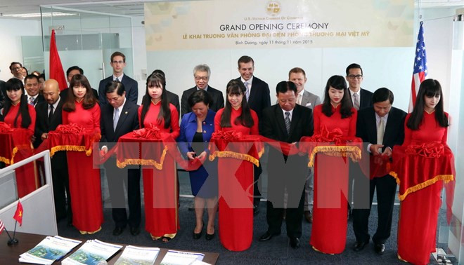 越南美国商会驻平阳省代表处揭牌成立 ảnh 1 越南美国商会驻平阳省代表处揭牌成立 ảnh 1