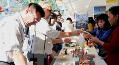 越南手工艺品在巴扎慈善展会上给观众留下深刻印象 ảnh 1 越南手工艺品在巴扎慈善展会上给观众留下深刻印象 ảnh 1