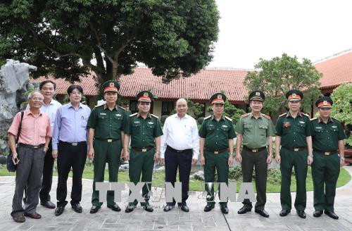 越南政府总理阮春福检查胡志明主席陵墓定期维修工作 ảnh 1 越南政府总理阮春福检查胡志明主席陵墓定期维修工作 ảnh 1