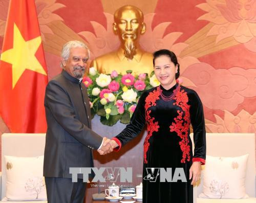越南国会主席会见联合国常驻越南协调员与联合国儿童基金会驻越首席代表 ảnh 1 越南国会主席会见联合国常驻越南协调员与联合国儿童基金会驻越首席代表 ảnh 1