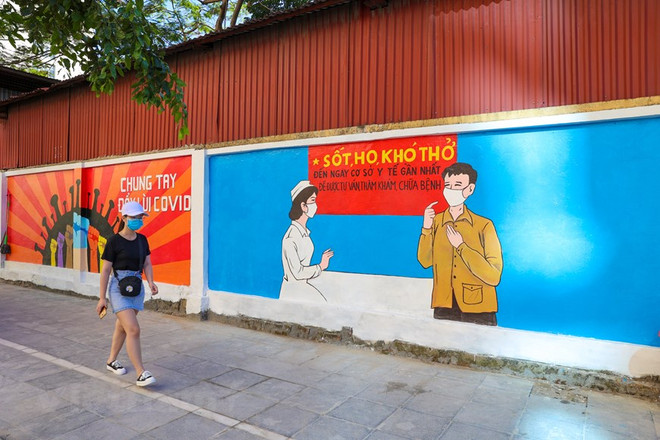 组图:河内新冠肺炎疫情常态化防控系列宣传壁画之路 ảnh 8 组图:河内新冠肺炎疫情常态化防控系列宣传壁画之路 ảnh 8