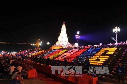 2015年秋季崑山劫泊庙会:祈安法会和放花灯活动让人印象深刻 ảnh 1 2015年秋季崑山劫泊庙会:祈安法会和放花灯活动让人印象深刻 ảnh 1