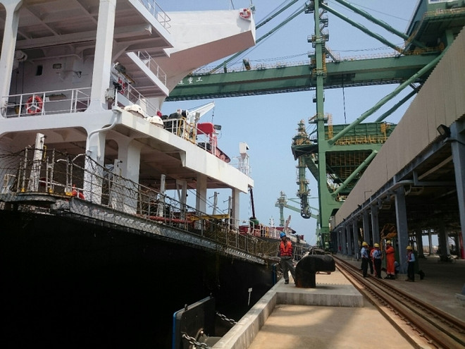 越南河静省山阳深水港迎接第一艘10万DWT散货船进港 ảnh 2 越南河静省山阳深水港迎接第一艘10万DWT散货船进港 ảnh 2