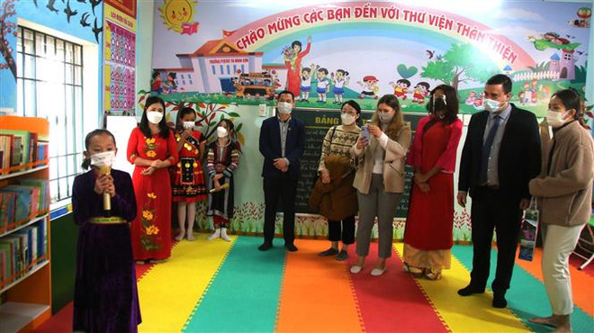向河江省少数民族学生捐赠图书馆 ảnh 1 向河江省少数民族学生捐赠图书馆 ảnh 1