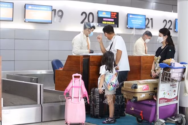 柬埔寨考虑只允许已接种加强针疫苗旅客免隔离 印尼加快国内新冠疫苗生产进度 ảnh 1