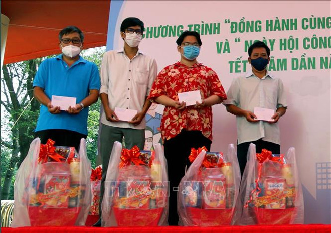 关照确保工人及劳动者过上温暖春节 ảnh 1