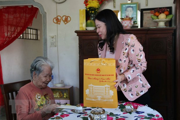 越南领导人开展春节前送温暖走访慰问活动 ảnh 1 越南领导人开展春节前送温暖走访慰问活动 ảnh 1