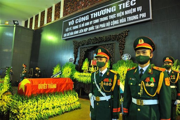 沉痛悼念在执行国际人道主义援助任务过程中牺牲的维和军官——杜英中校 ảnh 1