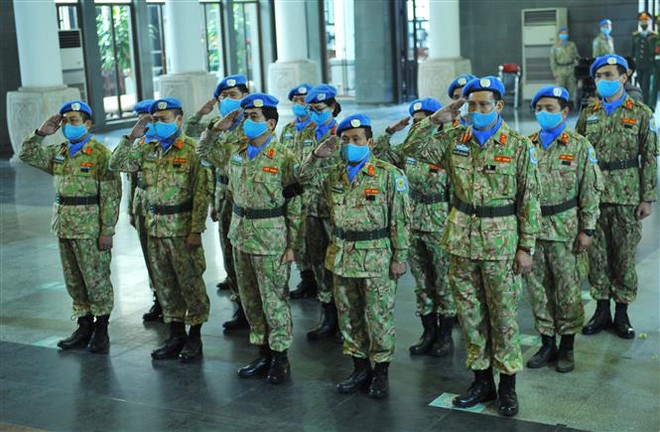 沉痛悼念在执行国际人道主义援助任务过程中牺牲的维和军官——杜英中校 ảnh 2