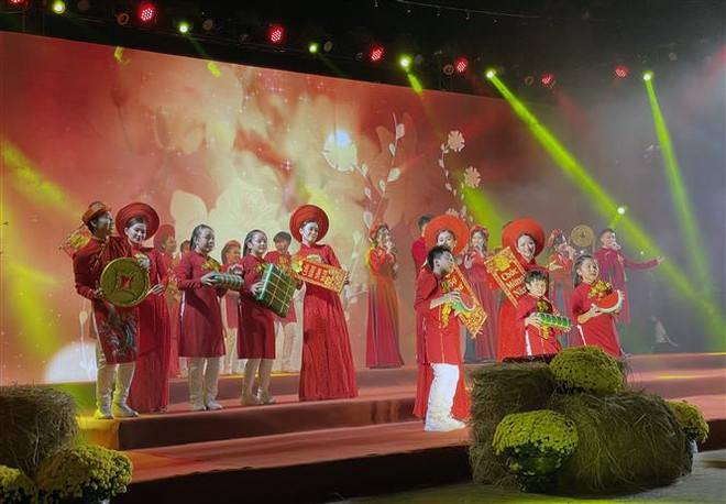 胡志明市丰富多彩的系列迎新春活动热闹开场 ảnh 1 胡志明市丰富多彩的系列迎新春活动热闹开场 ảnh 1