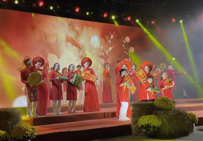 胡志明市丰富多彩的系列迎新春活动热闹开场 ảnh 1