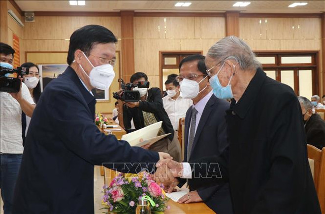 越共中央书记处常务书记武文赏在广义省开展春节走访慰问活动 ảnh 1 越共中央书记处常务书记武文赏在广义省开展春节走访慰问活动 ảnh 1