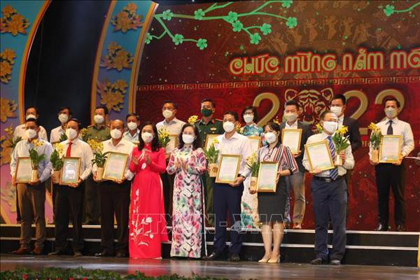 胡志明市农民协会募集104亿多越盾 帮助农民过好年 ảnh 1 胡志明市农民协会募集104亿多越盾 帮助农民过好年 ảnh 1