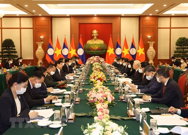 老挝领导访越之旅是两个民族的新历史里程碑 ảnh 2 老挝领导访越之旅是两个民族的新历史里程碑 ảnh 2