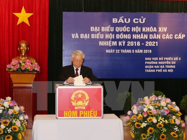 越南党、国家领导人参加投票 行使自己的民主权利 ảnh 1 越南党、国家领导人参加投票 行使自己的民主权利 ảnh 1