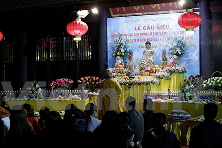 旅乌越南人为英雄烈士举行超度法会 ảnh 1 旅乌越南人为英雄烈士举行超度法会 ảnh 1