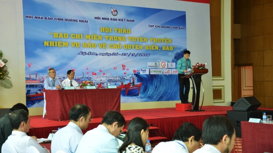 "越南中部地区新闻媒体机构宣传有关捍卫海洋岛屿主权任务”研讨会在李山岛县举行 ảnh 1 "越南中部地区新闻媒体机构宣传有关捍卫海洋岛屿主权任务”研讨会在李山岛县举行 ảnh 1