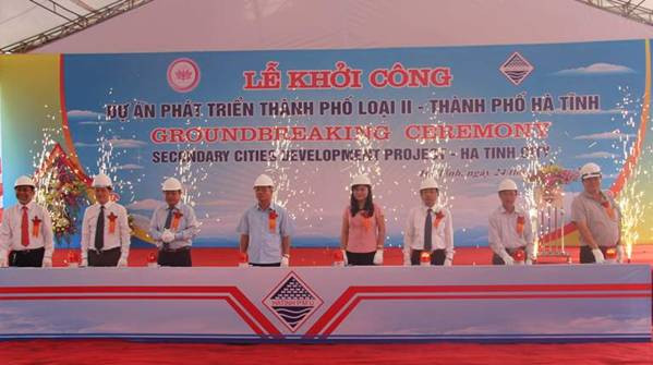 越南河静市举行二线城市发展项目启动仪式 ảnh 1 越南河静市举行二线城市发展项目启动仪式 ảnh 1
