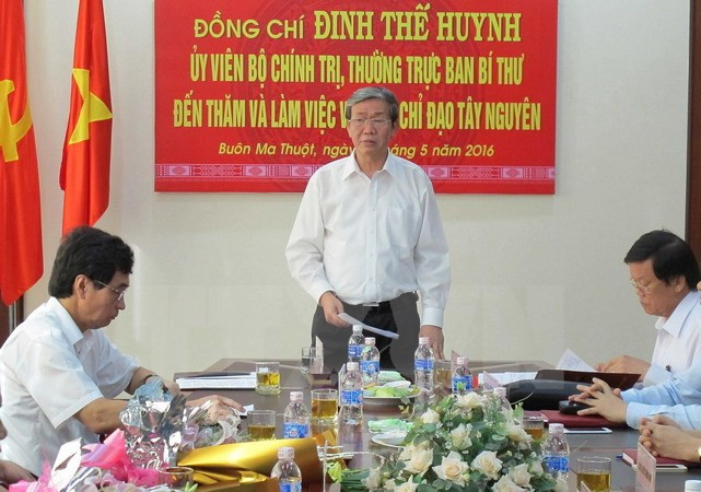 越共中央书记处常务书记丁世兄在得乐省调研指导工作 ảnh 1 越共中央书记处常务书记丁世兄在得乐省调研指导工作 ảnh 1