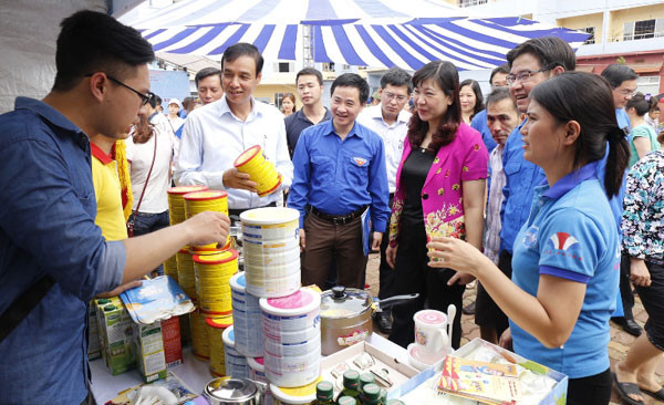 2016年“与青年工人同行”日活动在河内举行 ảnh 1 2016年“与青年工人同行”日活动在河内举行 ảnh 1